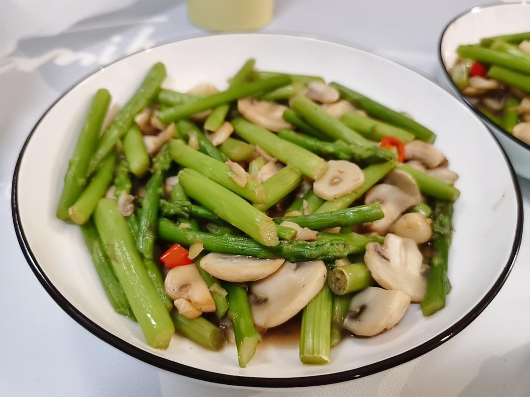 口蘑炒芦笋
