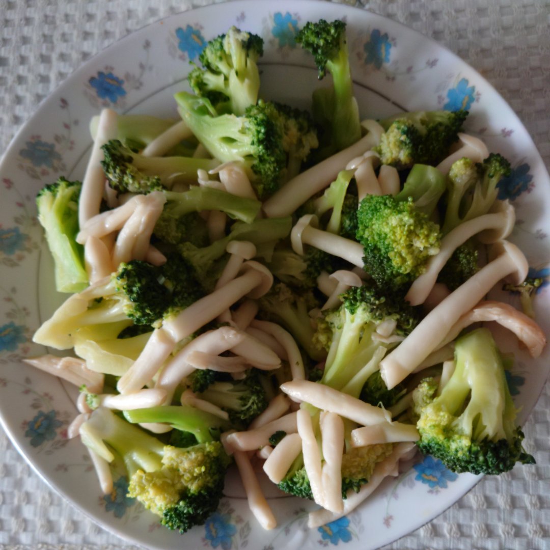 低脂低卡‼️鲜嫩好吃不长胖的西兰花炒菌菇