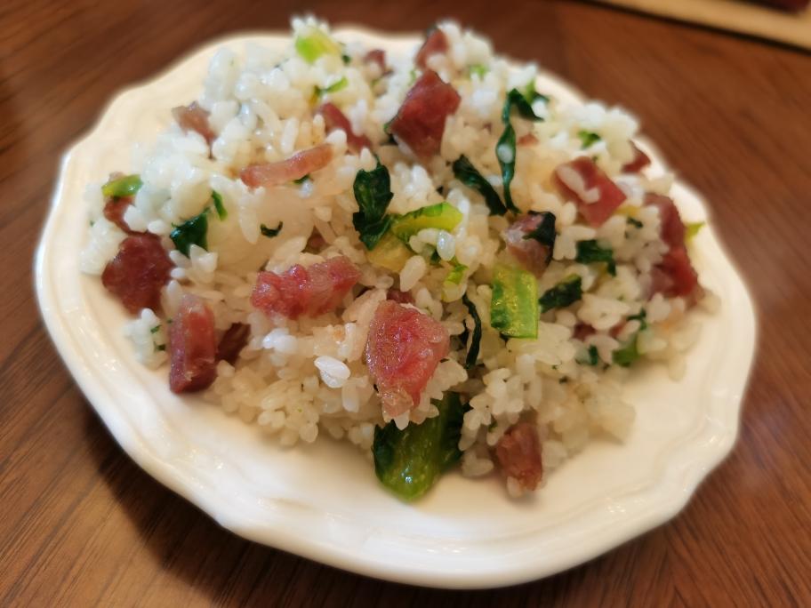 巨好吃的莴苣叶香肠丁菜饭