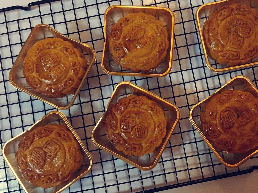 广式月饼—蛋黄莲蓉月饼