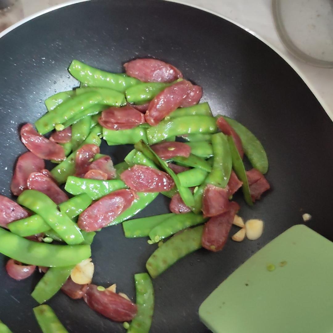 超简单的荷兰豆炒腊肠