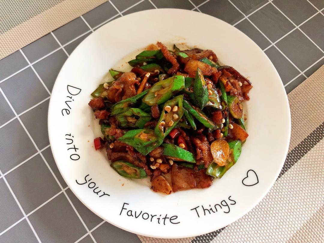 超级下饭的秋葵小炒肉