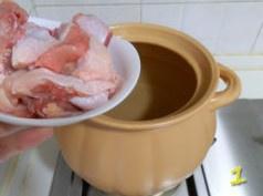 野山菌鸡汤的做法 步骤3