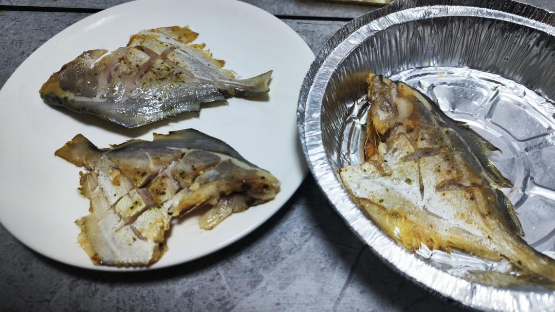完美版干煎鲳鱼，皮不破、肉不碎、外香里嫩。