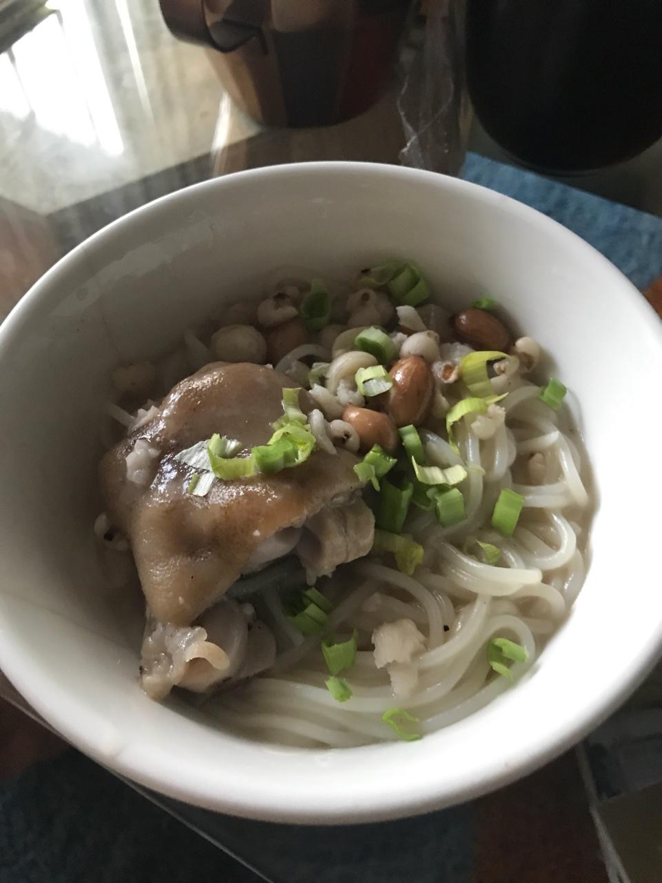 黄豆煲猪手汤