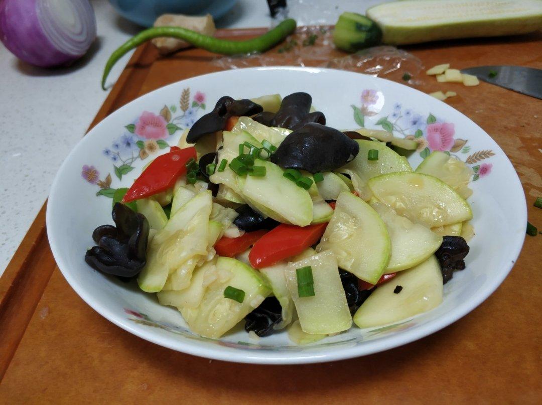 蒜蓉木耳西葫芦