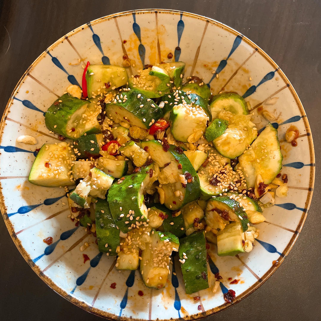 超级好吃的凉拌拍黄瓜