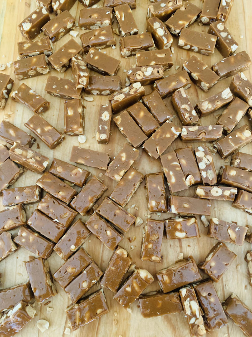 超级香酥脆的“焦糖海盐杏仁太妃糖”