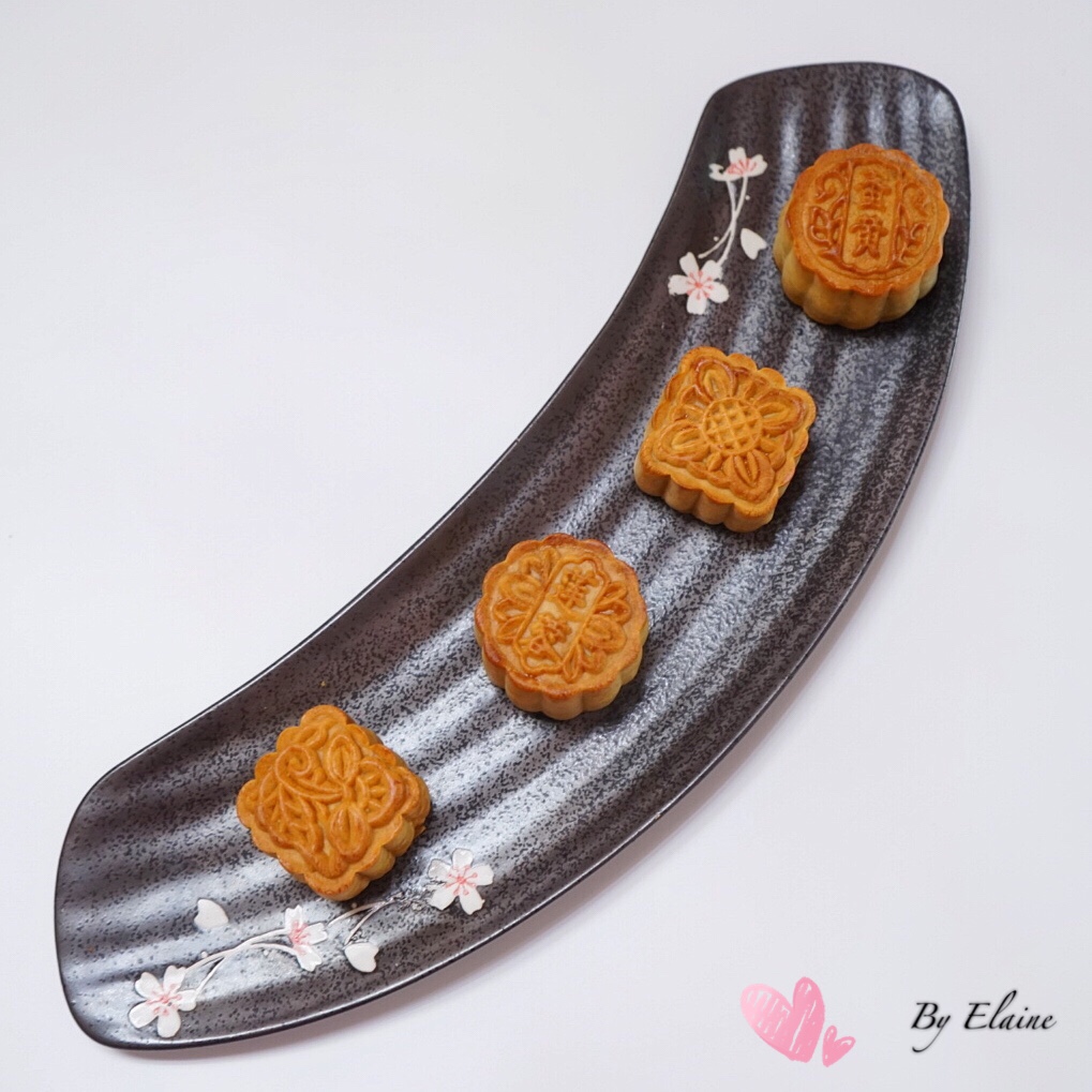 广式月饼—蛋黄莲蓉月饼