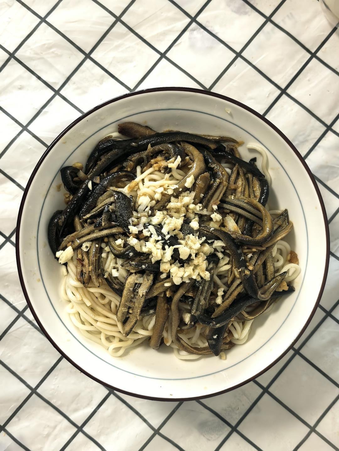 这碗响油鳝糊一吃，就算到了夏天了。