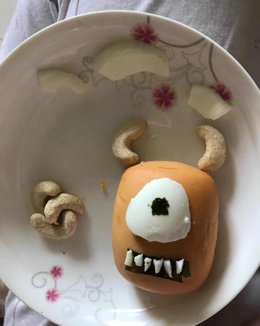 趣味早餐摆盘——面包小怪物