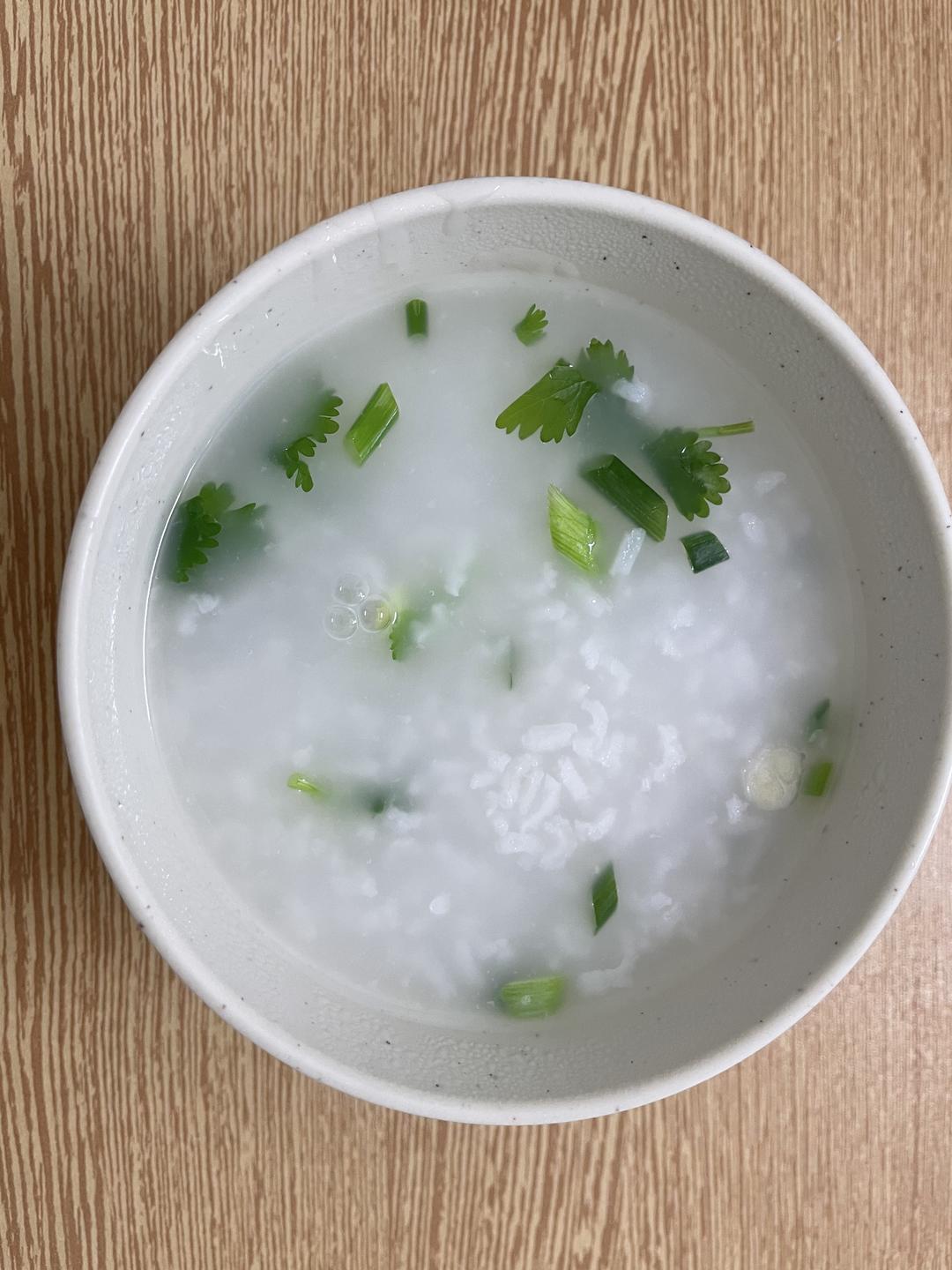 早餐暖胃良品瘦肉葱花香菜粥