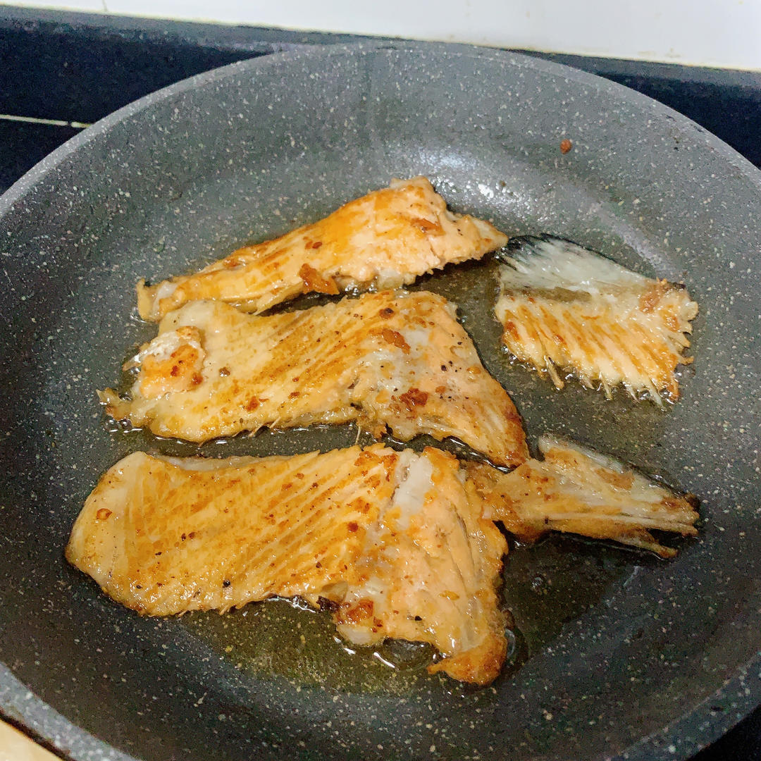 香煎三文鱼骨