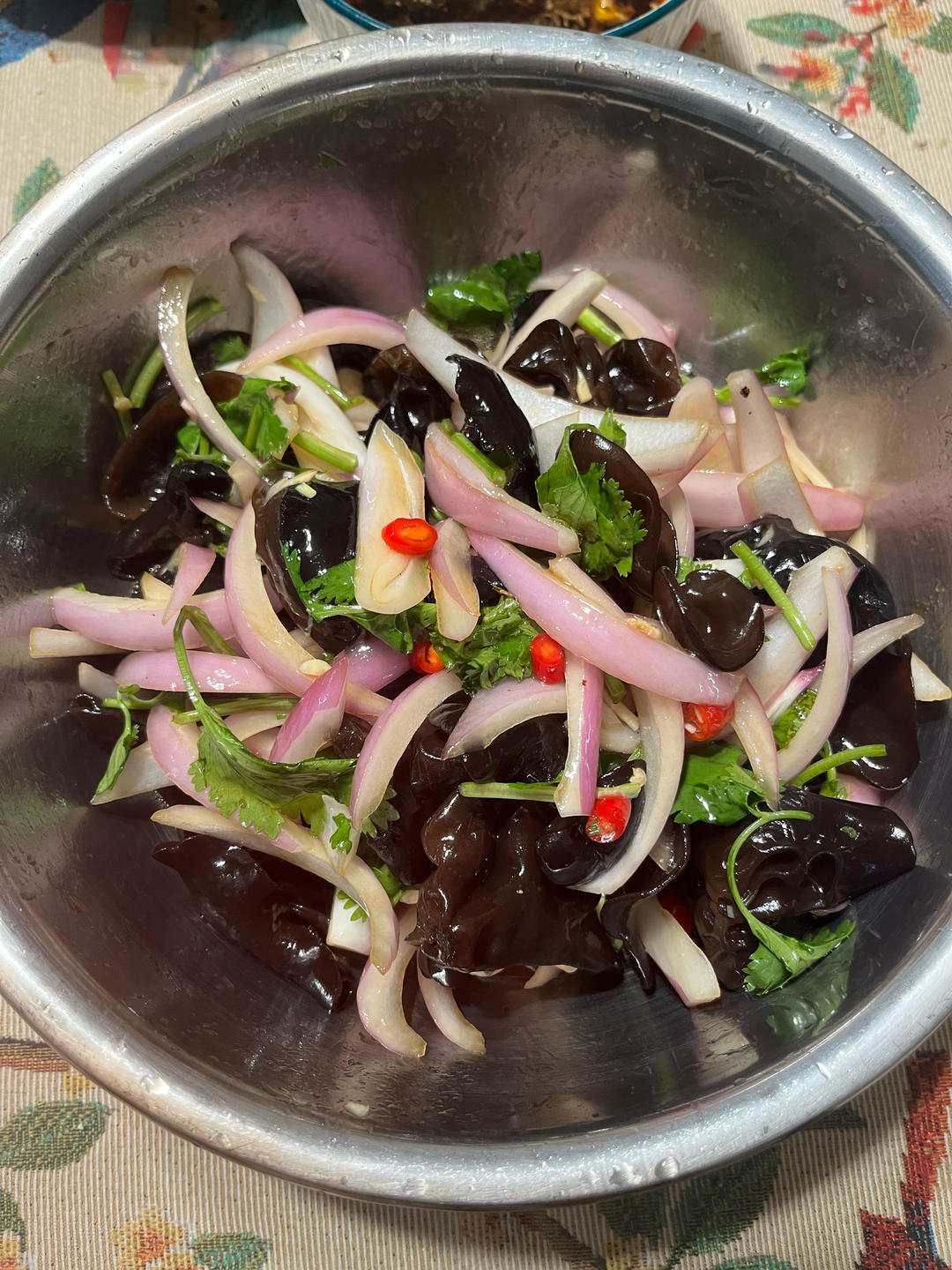 洋葱拌木耳
