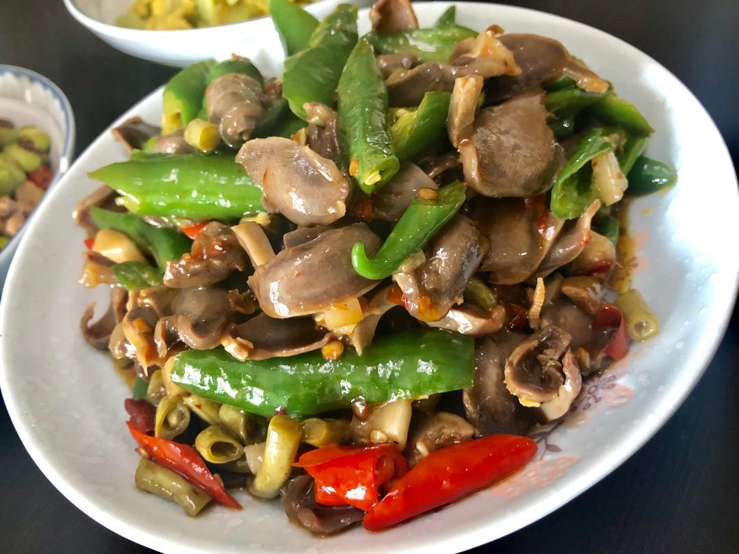 宝贝多多的小屋做的小炒鸭胗