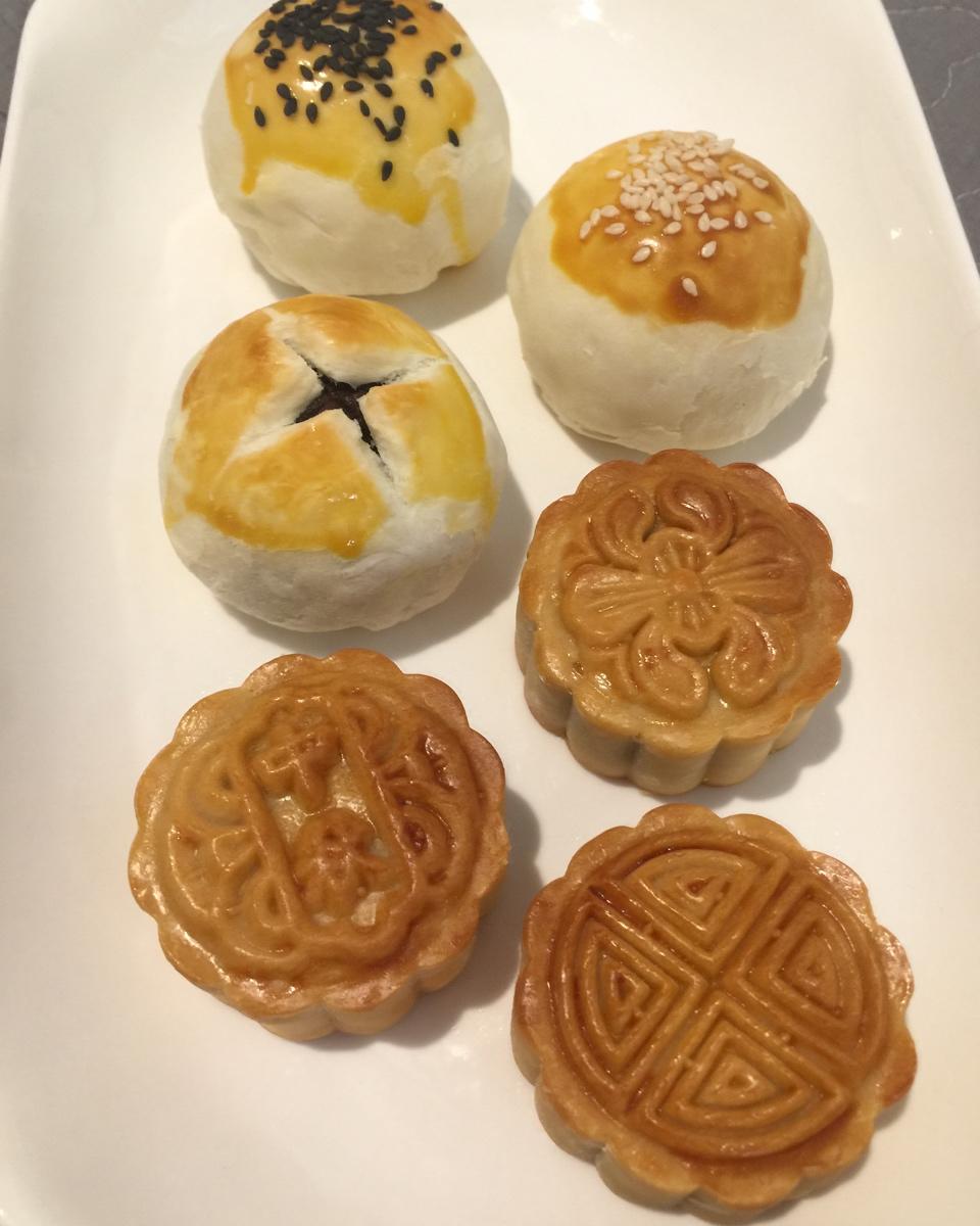 广式月饼—蛋黄莲蓉月饼