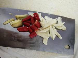 麻辣土豆炒海带的做法 步骤2