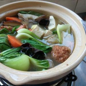蔬菜丸子砂锅的做法 步骤4