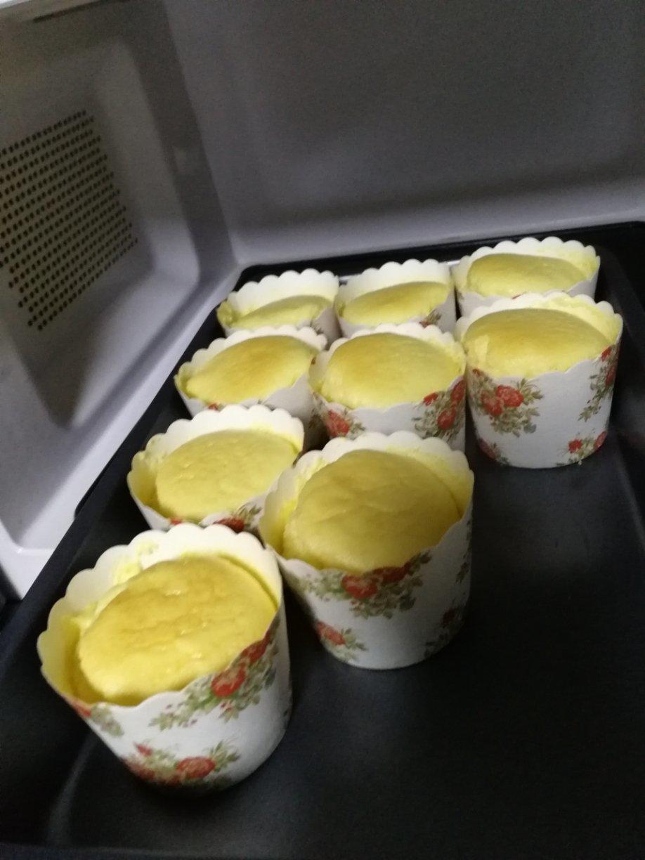 软绵绵戚风纸杯蛋糕