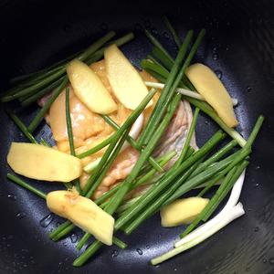 电饭锅简易版：盐焗手撕鸡的做法 步骤4