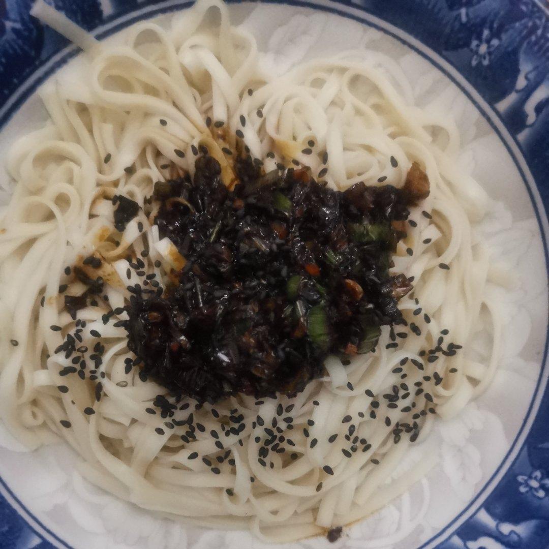 10分钟搞定的一碗葱油拌面