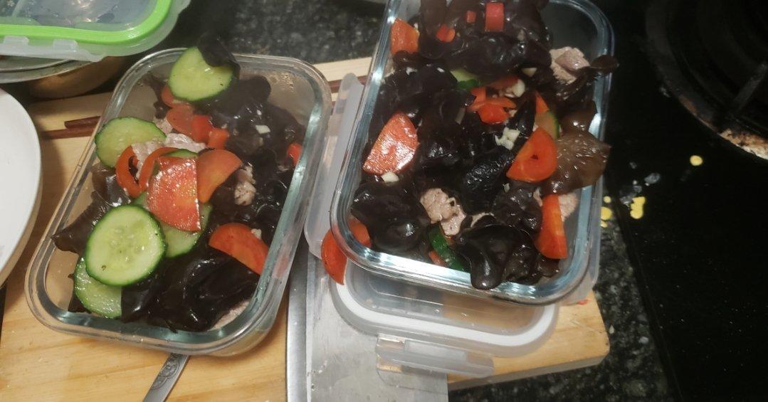 简单爽口～木耳莴笋炒肉片～快手菜