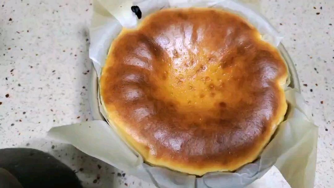 小山进公开食谱-使用大量牛奶，无淡奶油的巴斯克乳酪蛋糕