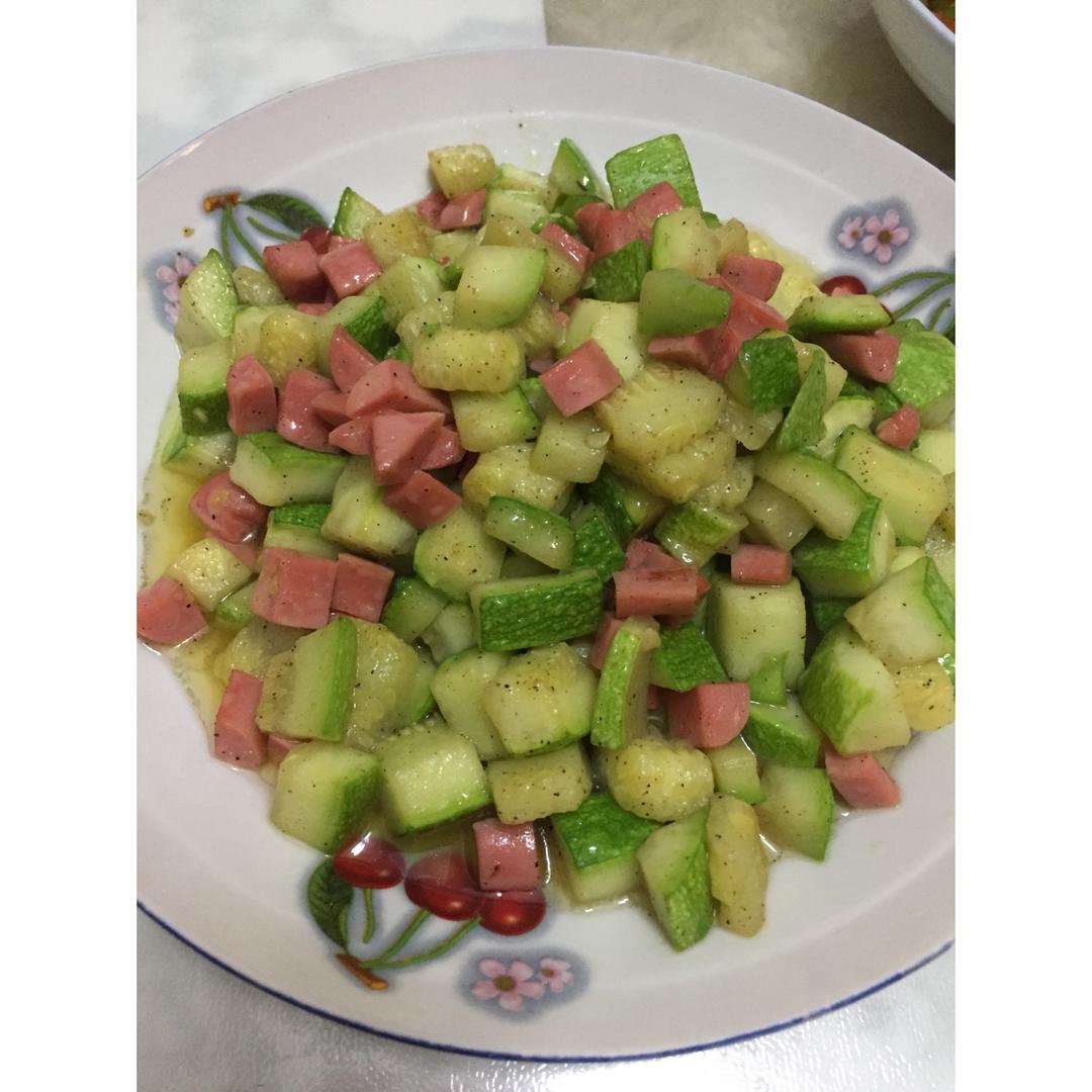 西葫芦炒火腿丁