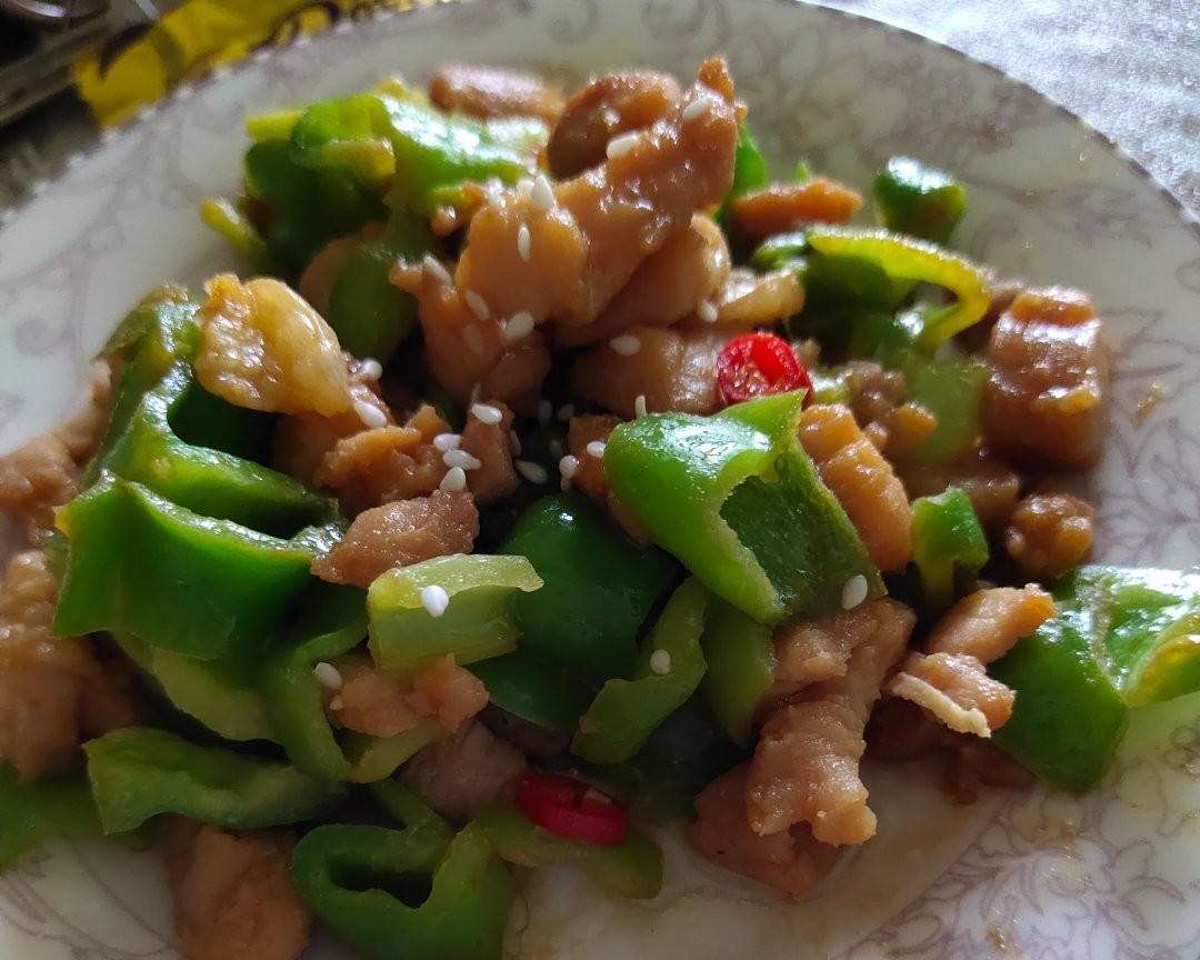 【第二十六道家常菜】青椒炒鸡丁的做法