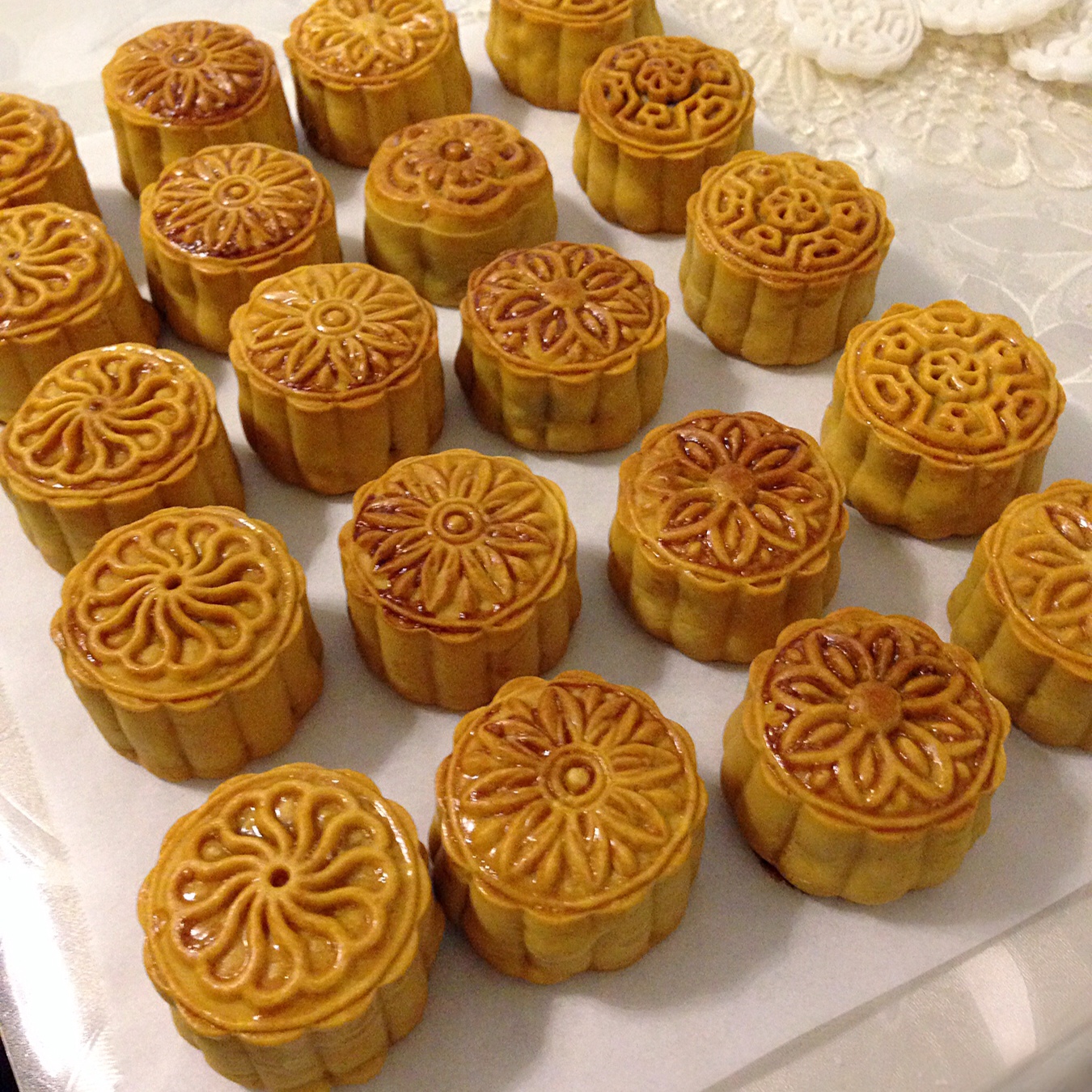 广式月饼—蛋黄莲蓉月饼