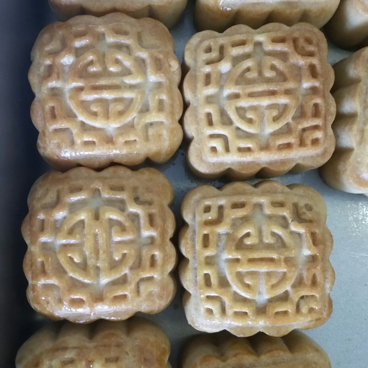 广式月饼（莲蓉蛋黄、豆沙蛋黄、紫薯、抹茶蜜豆、蔓越莓）