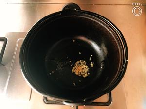 养胃天使—萝卜蘑菇汤的做法 步骤3