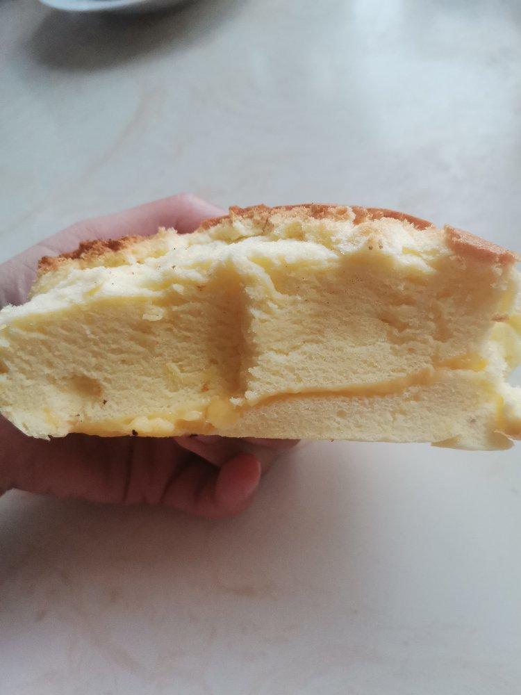 堪比柯基屁股
爆浆芝士🧀古早蛋糕