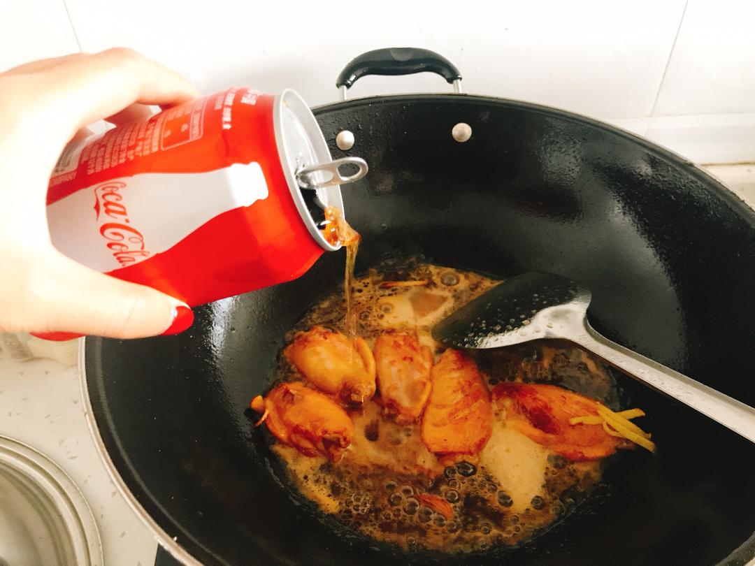 可乐鸡翅的做法 步骤4