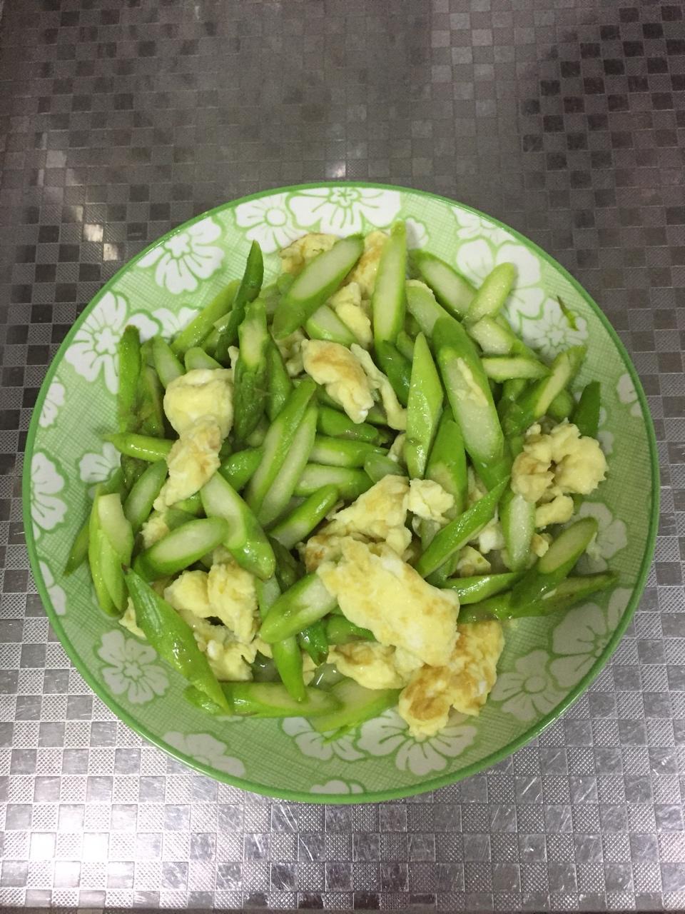 芦笋炒鸡蛋