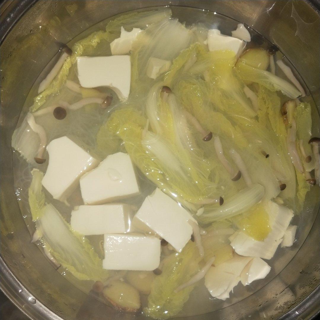 香菇白菜豆腐粉丝煲
