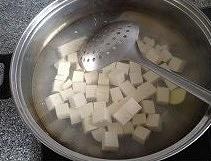 咸菜炖豆腐的做法 步骤7