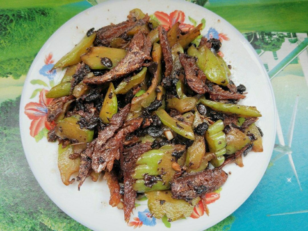 豆豉鲮鱼炒苦瓜