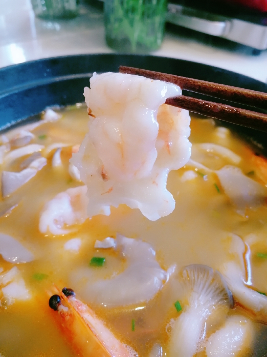 敲虾蘑菇汤的做法