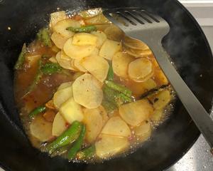 家庭版香辣🥔腊肉土豆片的做法 步骤9