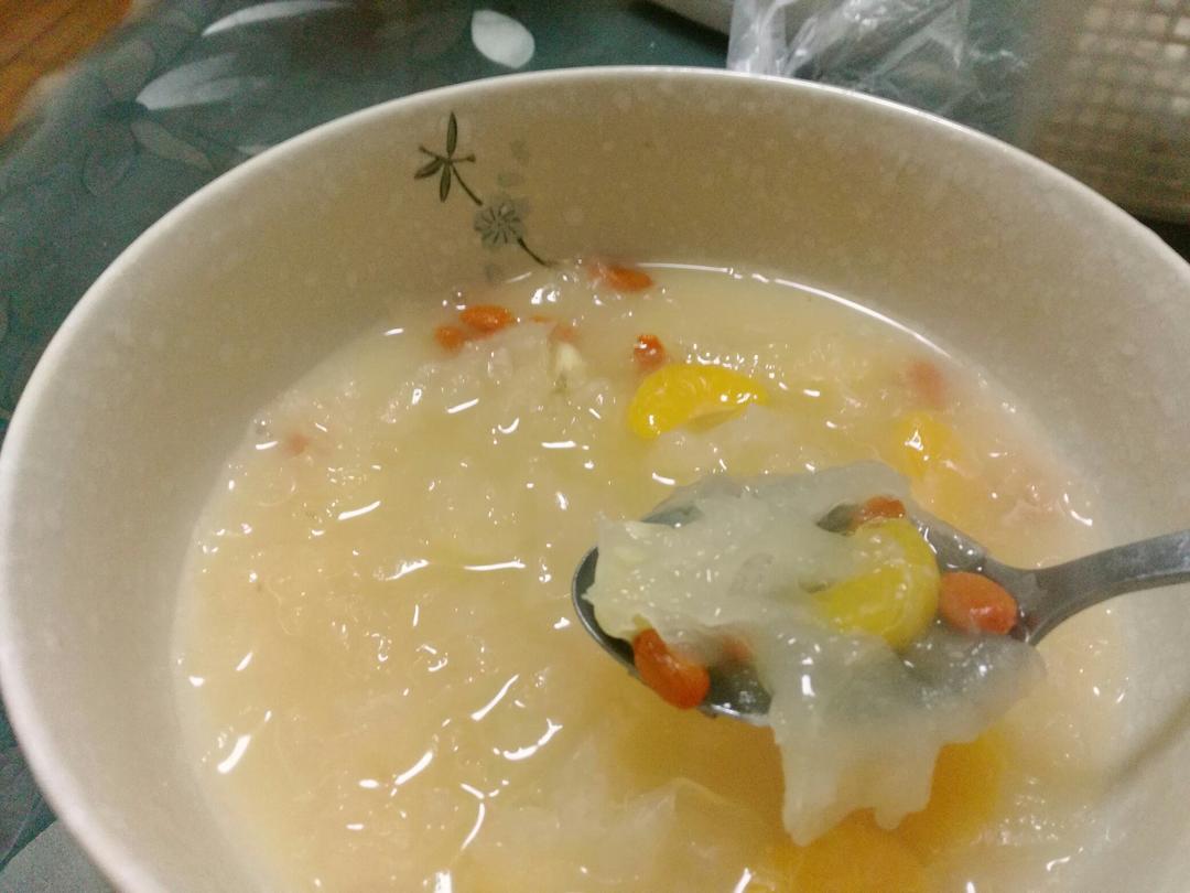 红枣银耳莲子羹