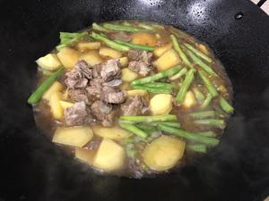 东北家常菜 豆角土豆炖排骨的做法 步骤4