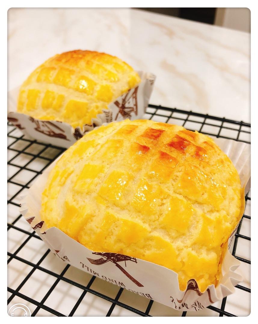 好吃到炸裂的港式菠萝包（附带制作酥皮的小视频）