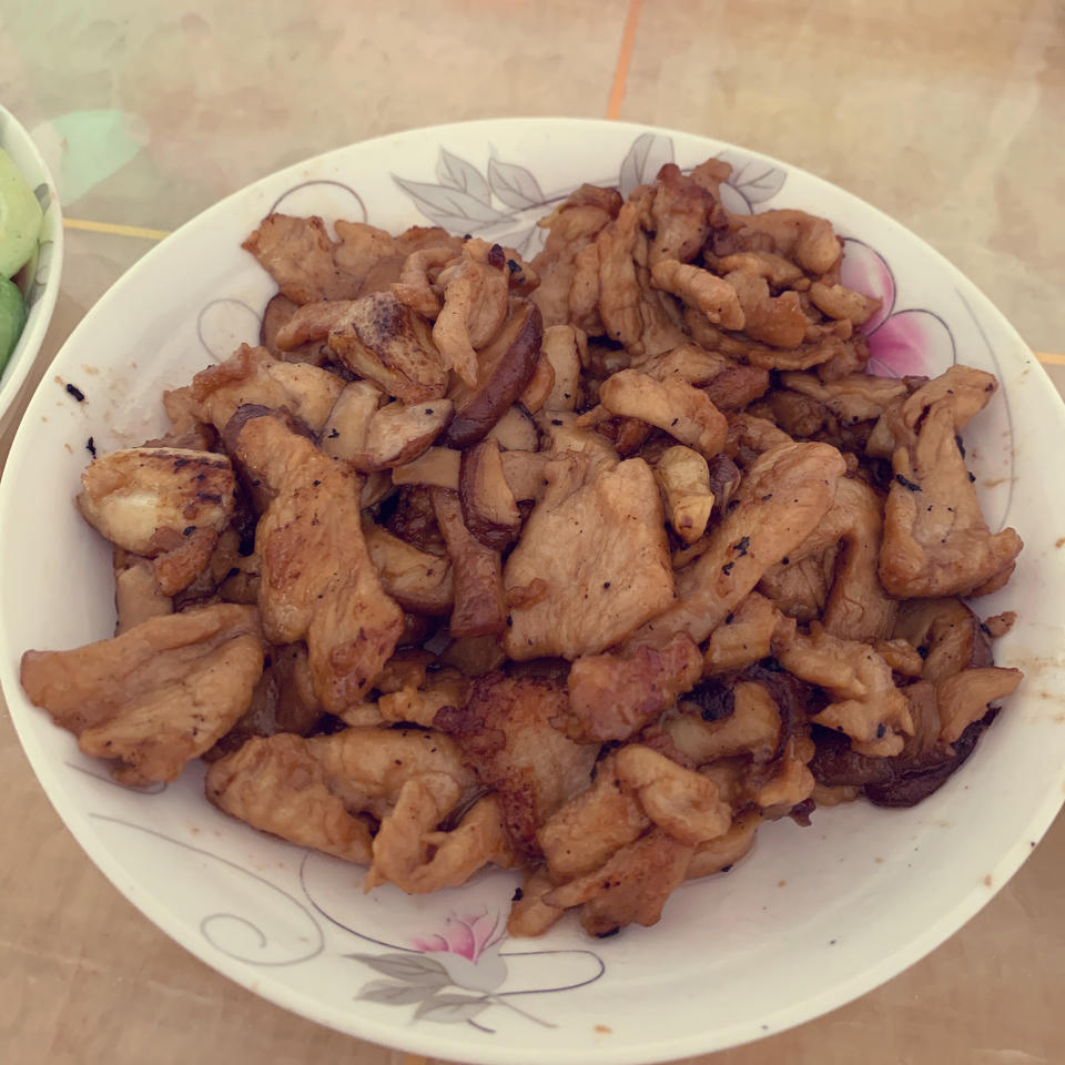 低卡好吃不胖的鸡胸肉炒香菇❗️