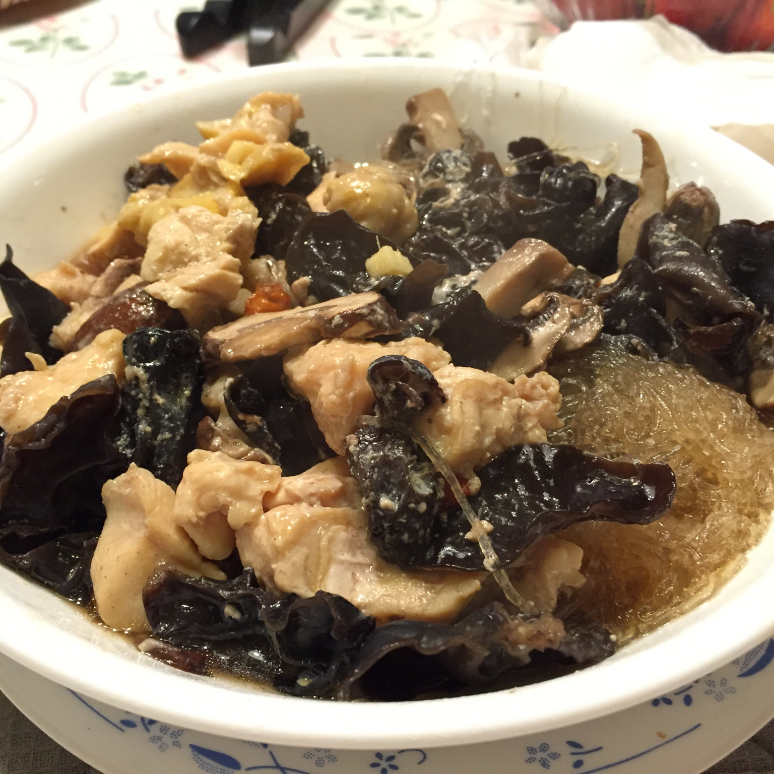 香菇黑木耳蒸鸡