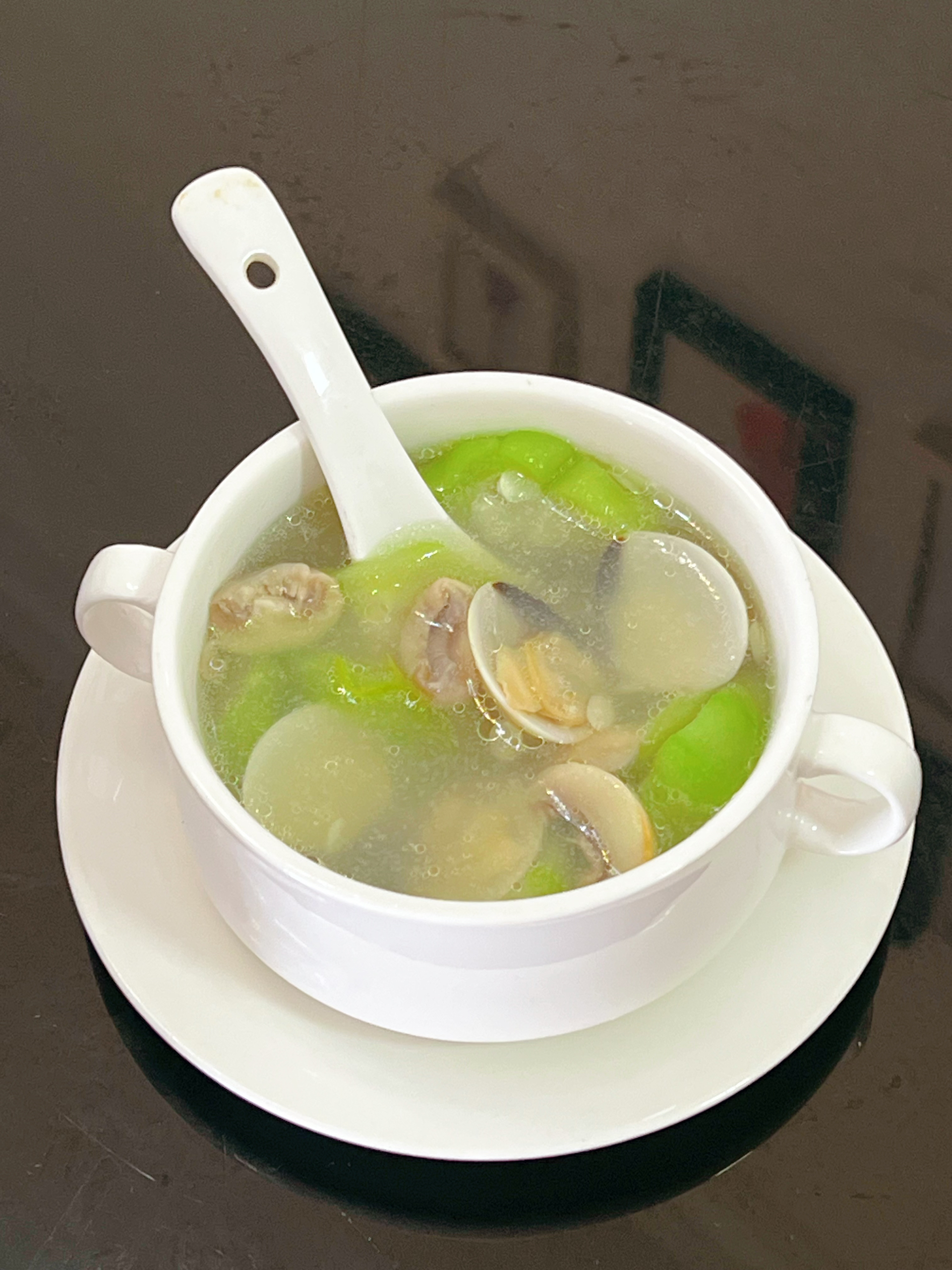 超鲜甜的白贝口蘑丝瓜汤的做法