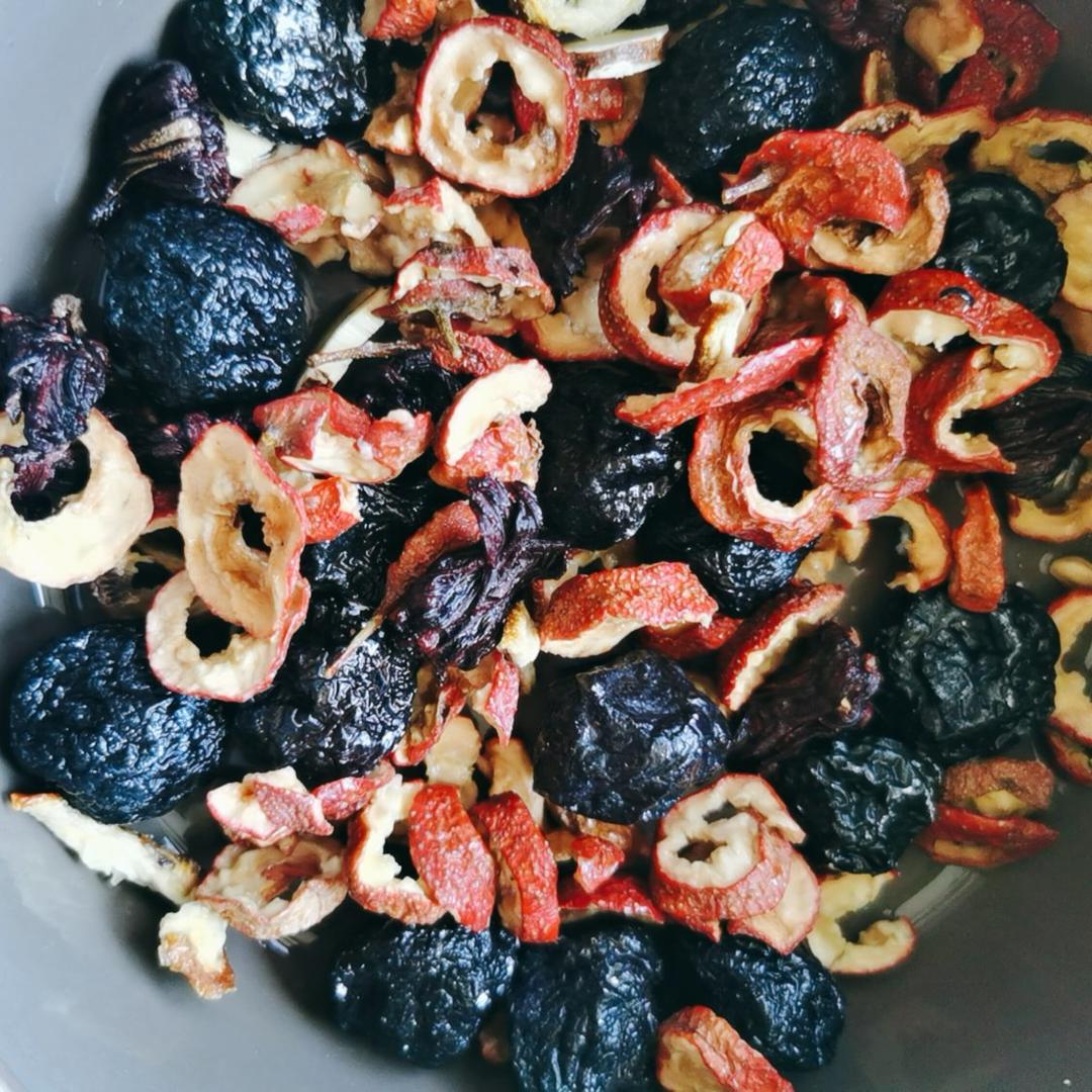 古法熬制酸梅汤（此方几乎无中药味孩子非常喜欢喝）