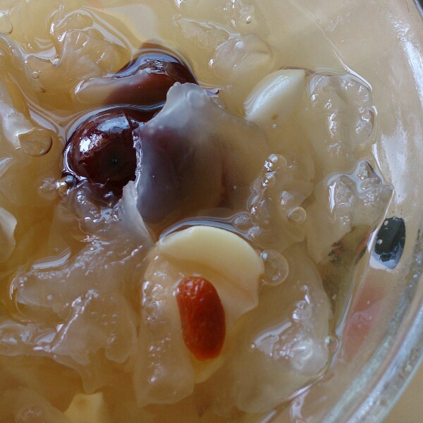 桂圆红枣银耳莲子羹