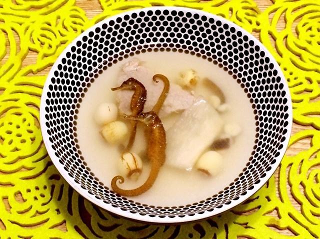 淮山莲子海马煲瘦肉汤的做法
