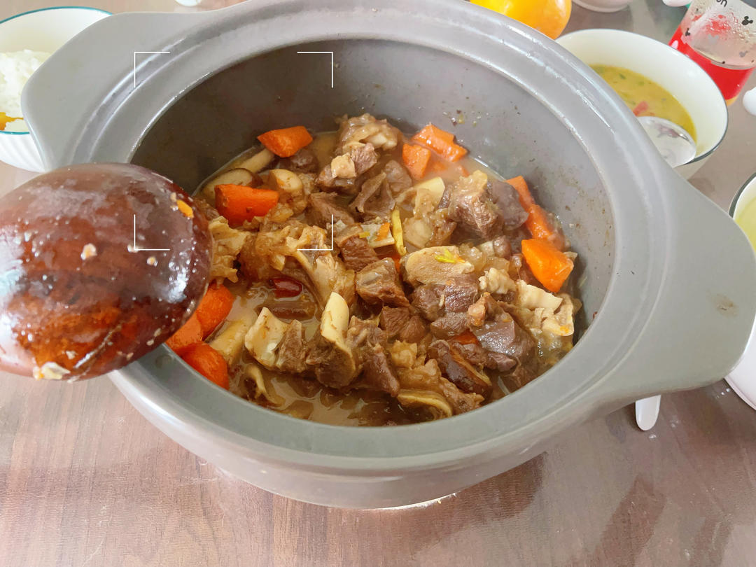 胡萝卜炖羊腿